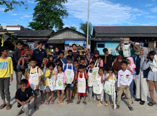 Ajarkan Anak Bangsa Manfaatkan dan Cintai Alam Sejak Dini: Kreasi Ecoprint Totebag Bina Mulia Education