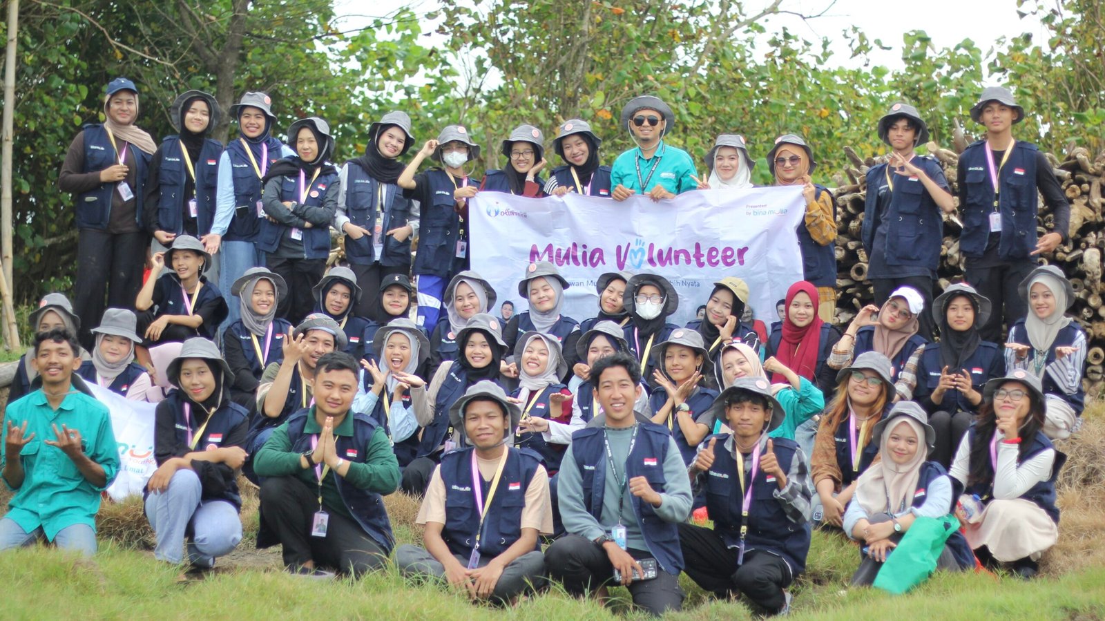 Mulia Volunteer “Tanam Harapan” Ajak 40 Peserta Menanam Mangrove dan Bersih Pantai di Pantai Baros